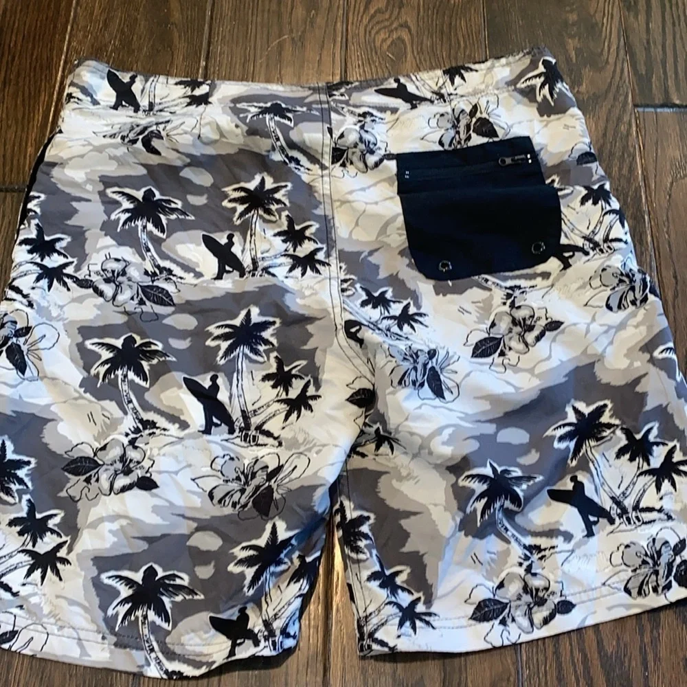American Republic black floral Hawaiian swim trunks shorts size small